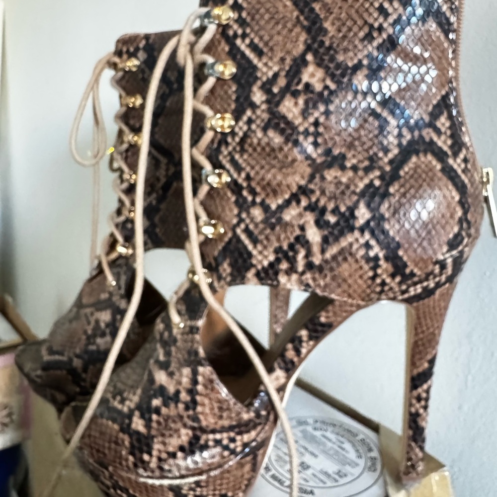 Snakeskin Lace-Up High Heels ankle bootie Fashion Nova Felice women's size 9